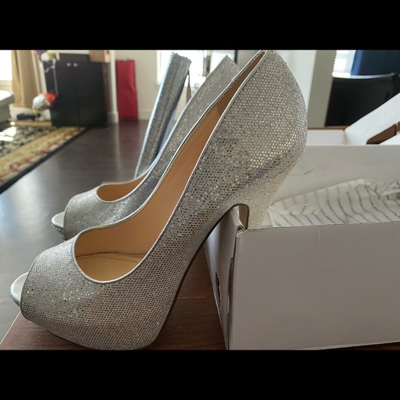 Aldo heels & marching clutch - Picture 2 of 5